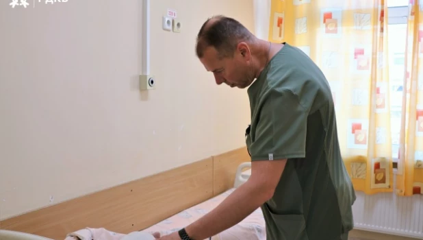Лечение подростка после нападения медведя.