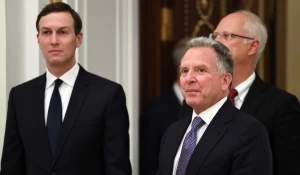 Спецпосланник президента США Стивен Уиткофф (справа).