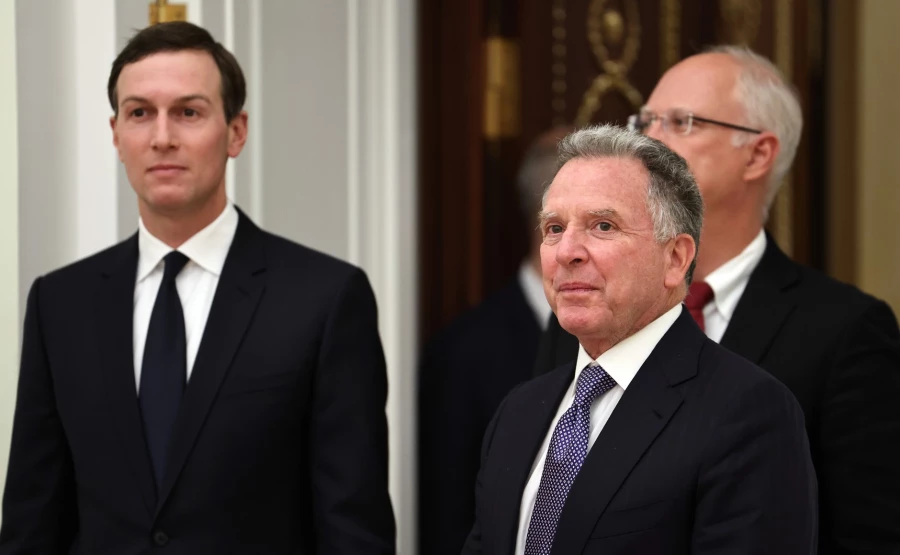 Спецпосланник президента США Стивен Уиткофф (справа).