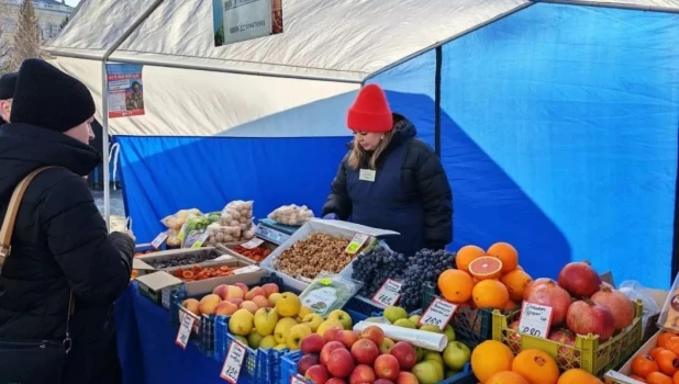 Продовольственная ярмарка в Барнауле.