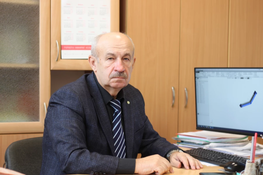Сергей Сороченко, доктор технических наук, и. о. заведующий кафедрой «Автомобильный транспорт и наземные технологические системы» АлтГТУ, директор СКБ.